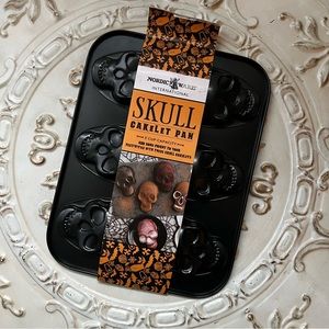 New Nordic Ware Skull Cakelet Pan Halloween Skulls
